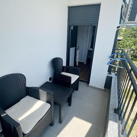 Lana Apartmani Bar Extérieur photo