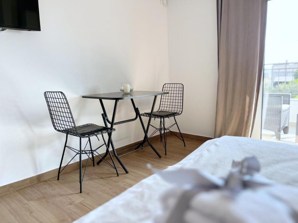 Lana Apartmani Bar Extérieur photo