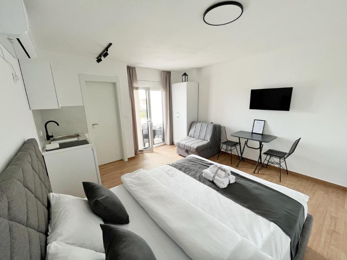 Lana Apartmani Bar Extérieur photo