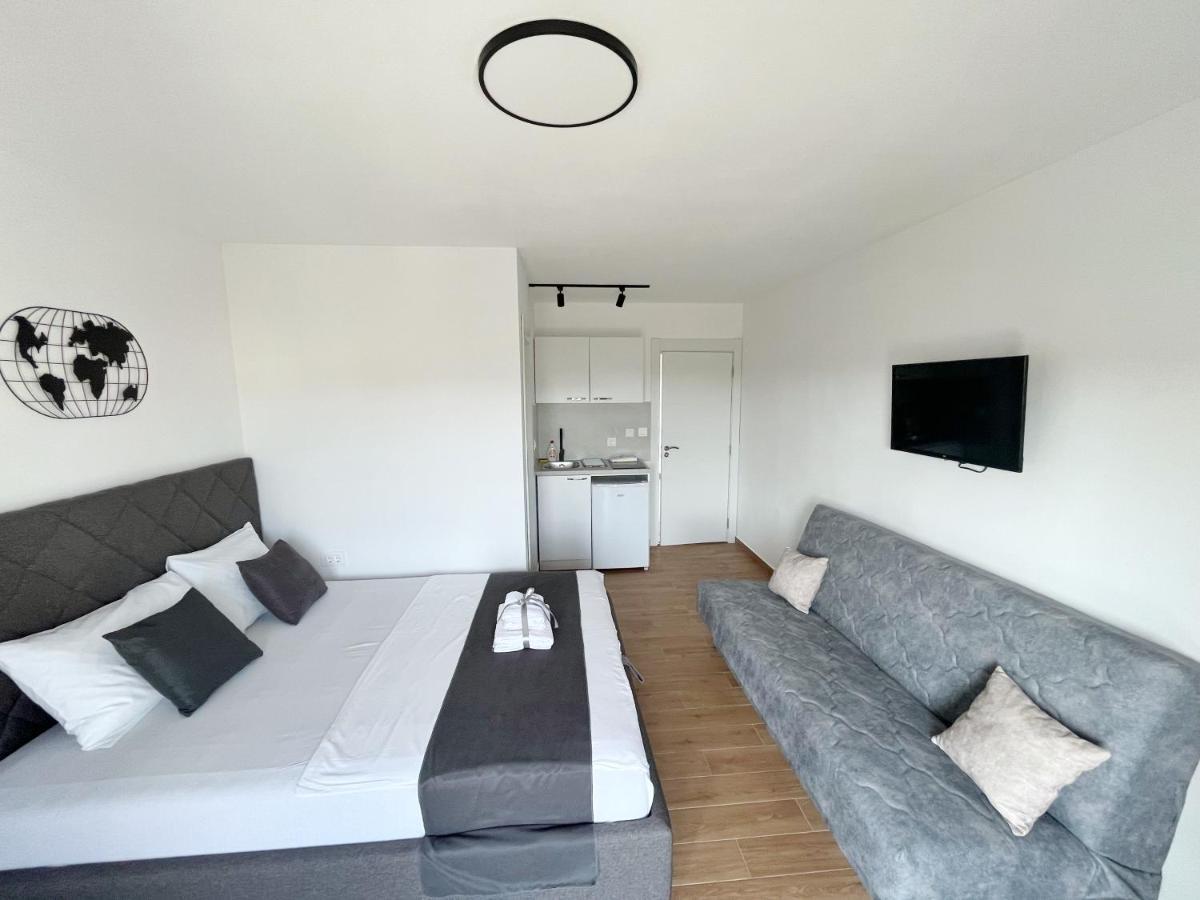 Lana Apartmani Bar Extérieur photo