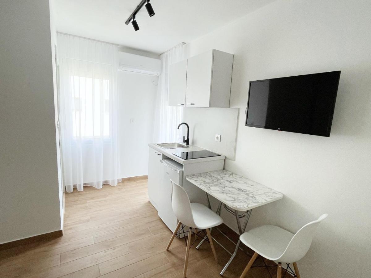 Lana Apartmani Bar Extérieur photo