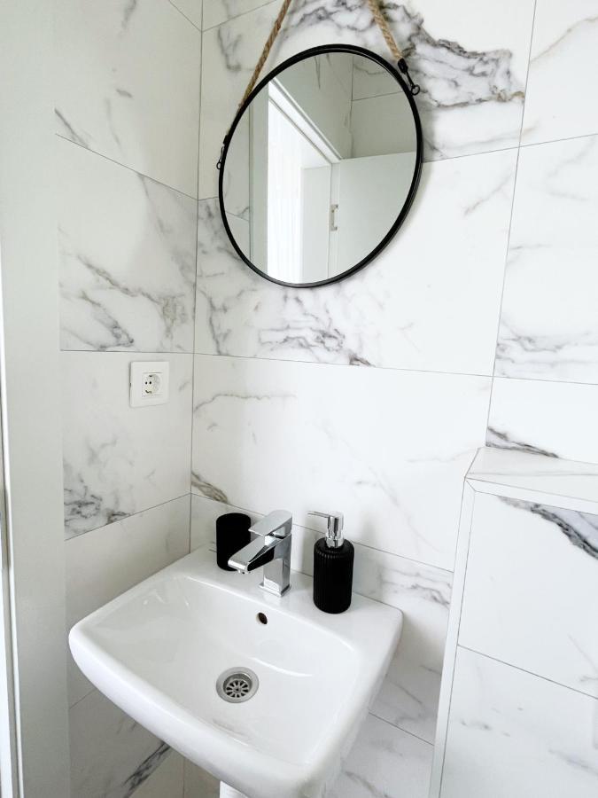 Lana Apartmani Bar Extérieur photo