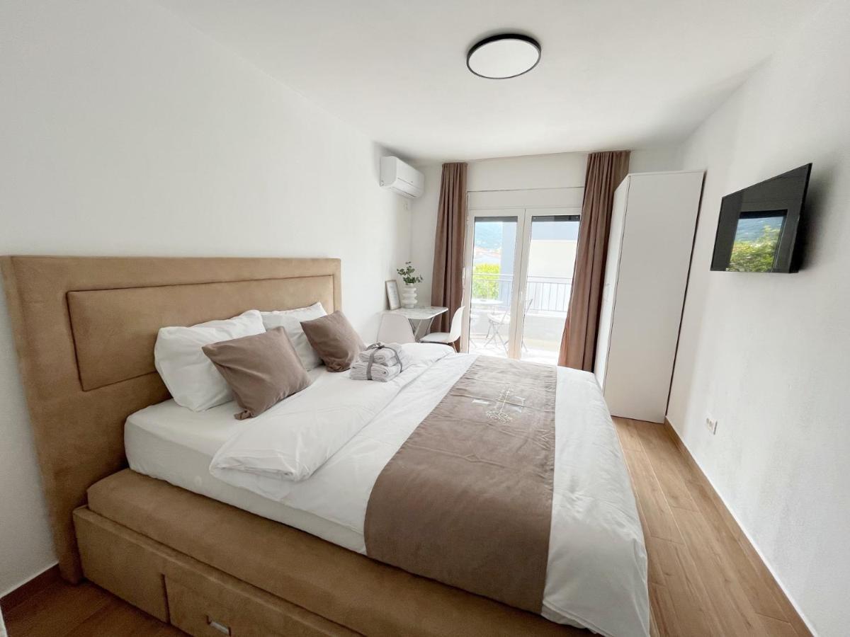 Lana Apartmani Bar Extérieur photo