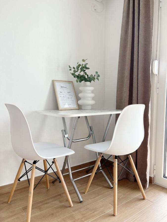 Lana Apartmani Bar Extérieur photo